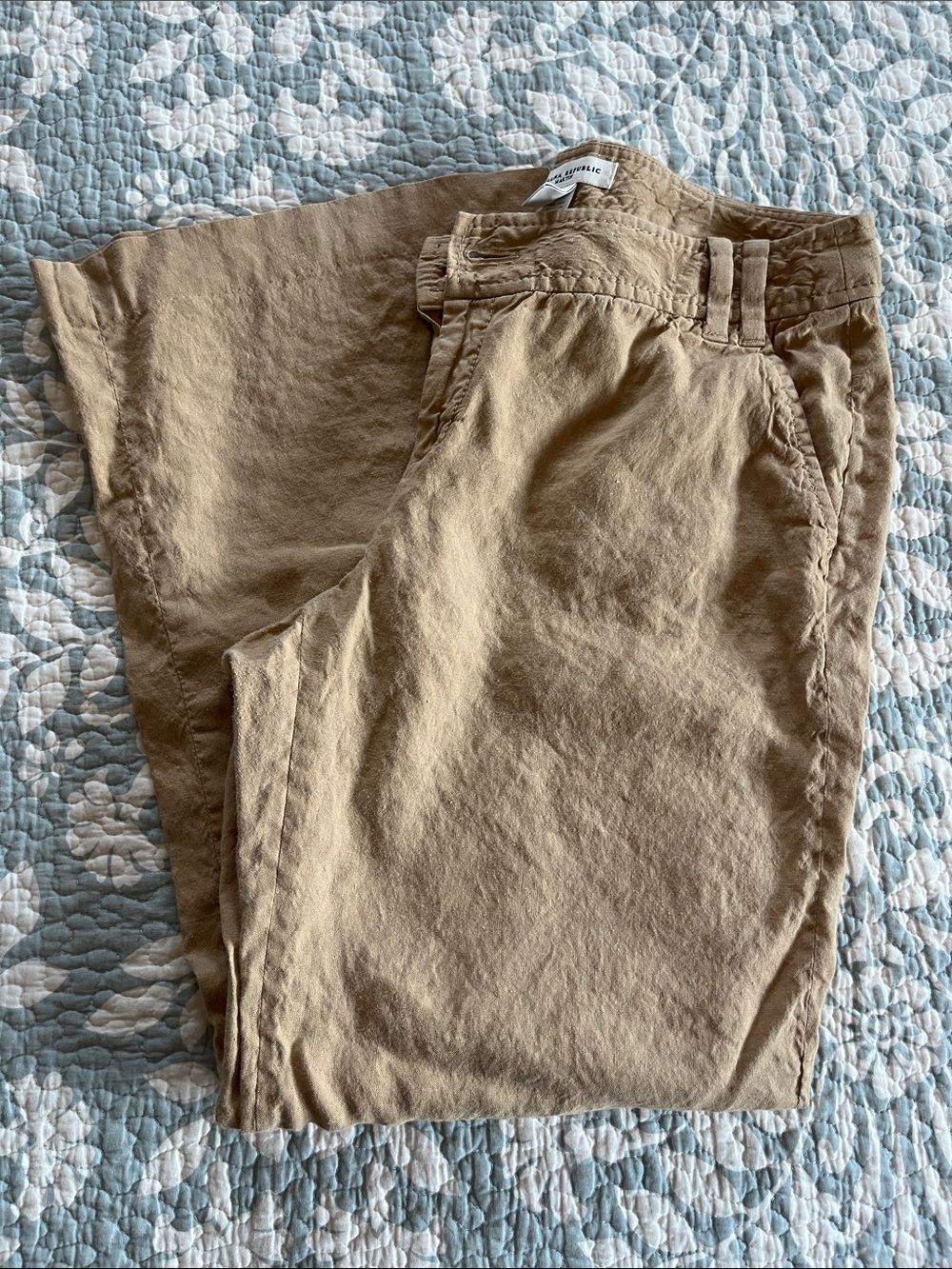 Banana Republic flowy linen Pants in Light Khaki